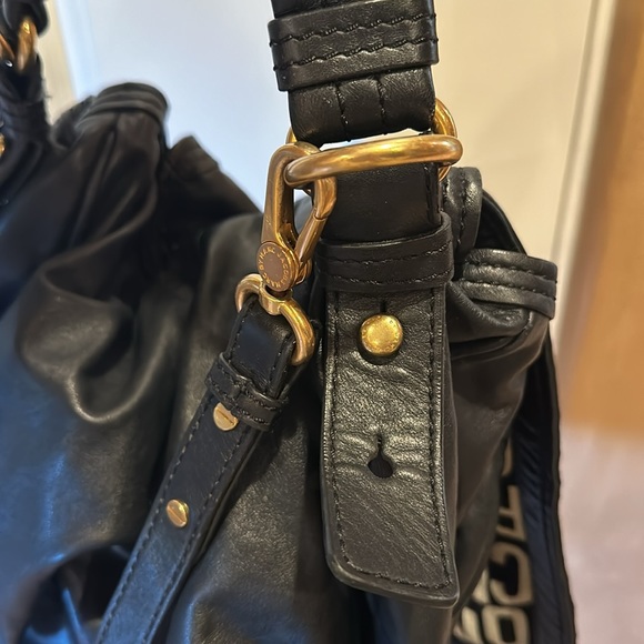 Marc Jacob’s black leather cross body bag - Picture 7 of 9